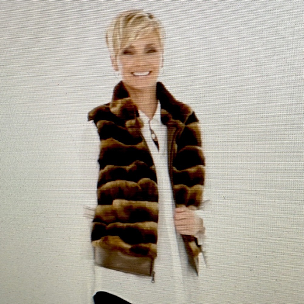 Chico’s faux fur vest M